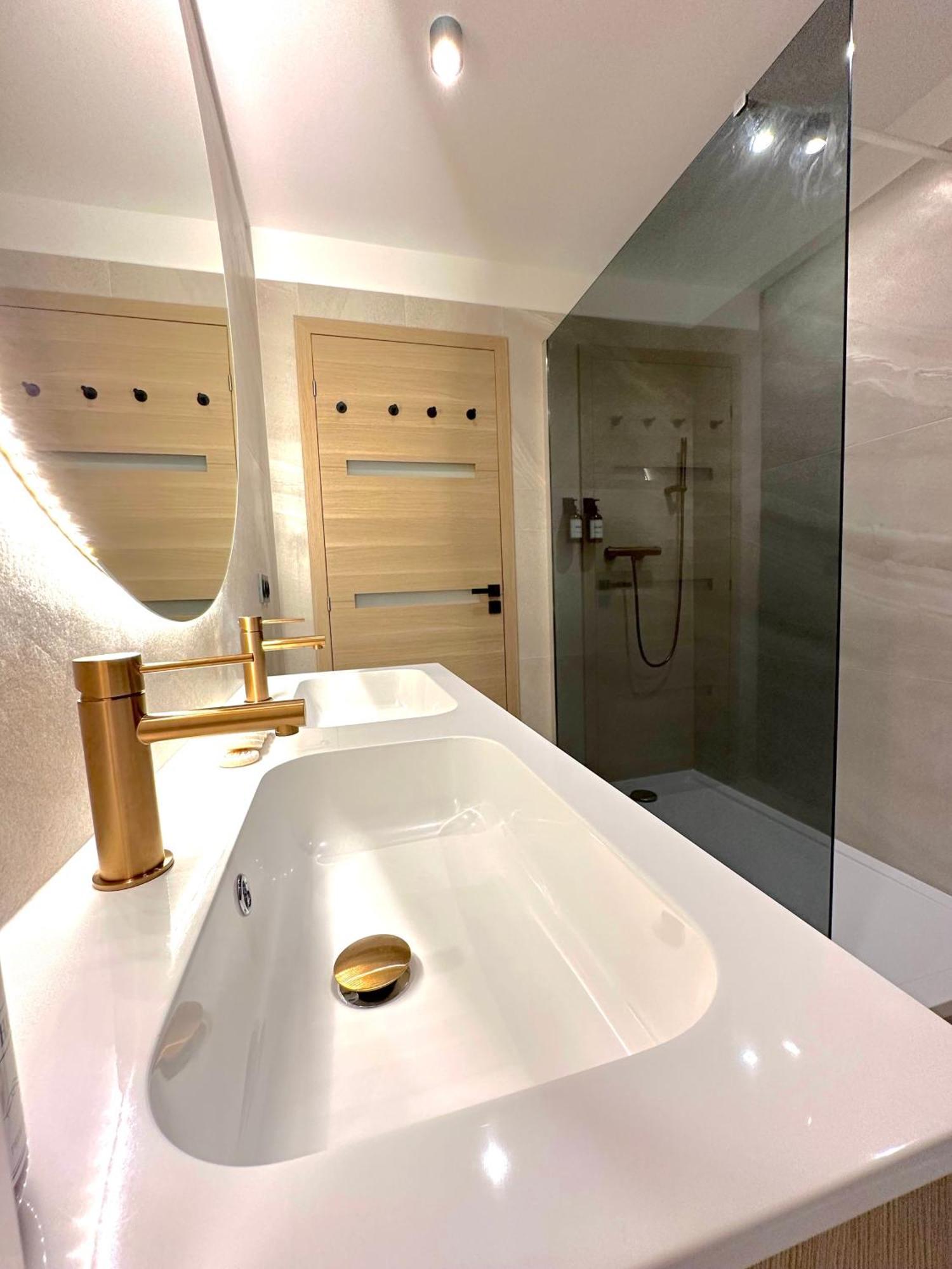Monaco # Menton - 6 Persons - 2 Bedrooms - Full Renovated - Private Parking - Hypercenter - Clim - Beach And Sun Μεντόν Εξωτερικό φωτογραφία