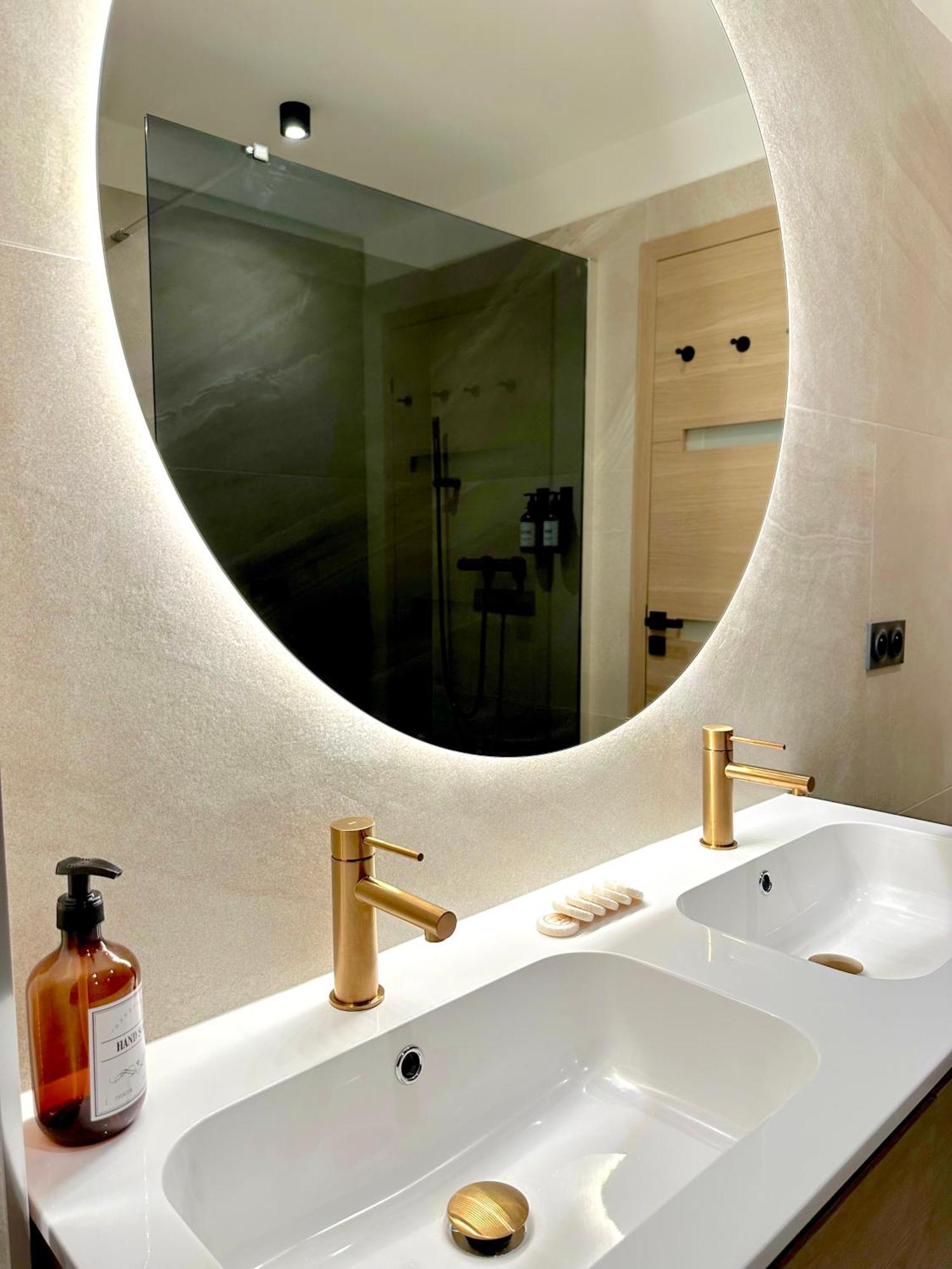 Monaco # Menton - 6 Persons - 2 Bedrooms - Full Renovated - Private Parking - Hypercenter - Clim - Beach And Sun Μεντόν Εξωτερικό φωτογραφία